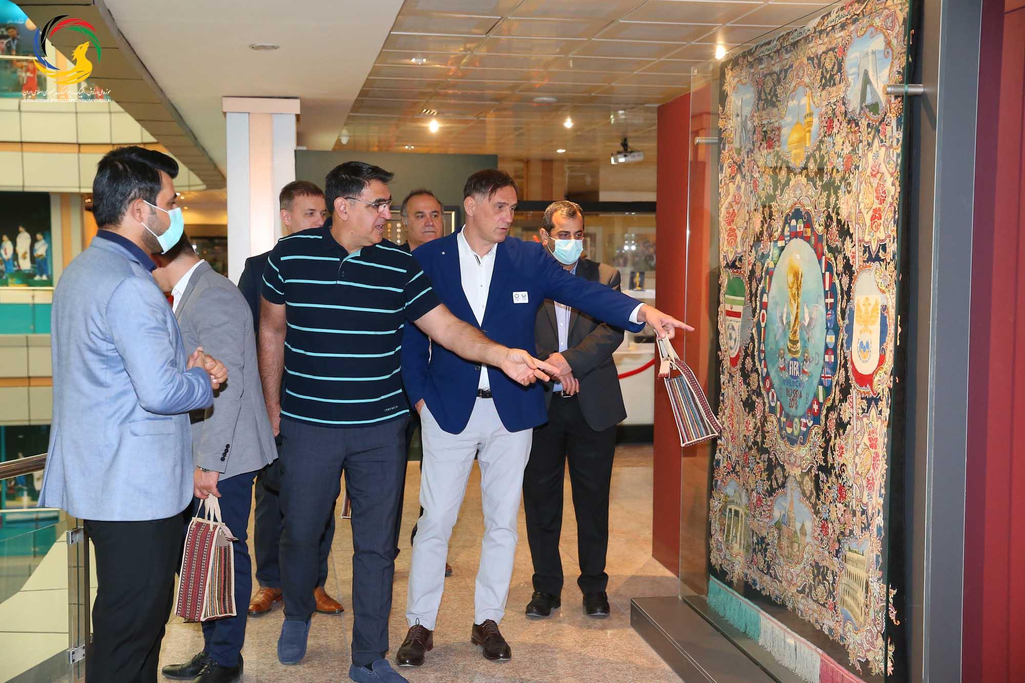 بازدید پیتر باچا عضو مجارستانی هیئت رئیسه اتحادیه جهانی کشتی از موزه ملی ورزش، المپیک، پارالمپیک