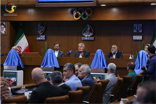 مراسم رونمایی از سردیس قهرمانان المپیک (علیرضا دبیر، یوسف کرمی، مراد محمدی، حمید سوریان و بهداد سلیمی)