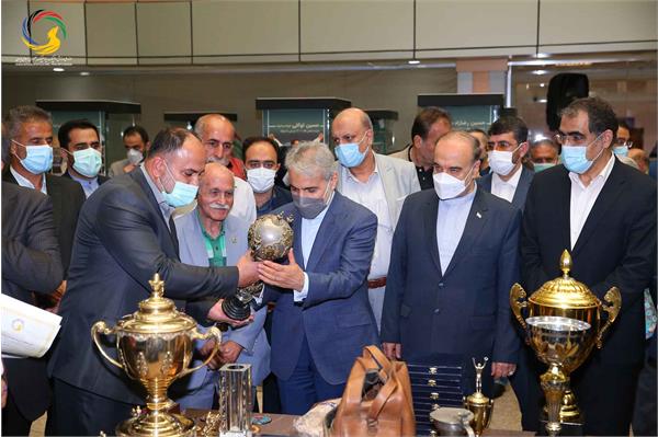 آئین رونمایی از سردیس ده نفر از قهرمانان تاریخ المپیک و پارالمپیک