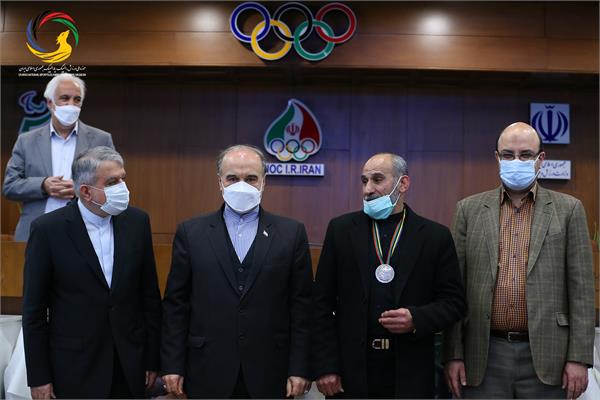 رونمایی از سردیس شش تن از قهرمانان افتخارآفرینان ورزش کشور
