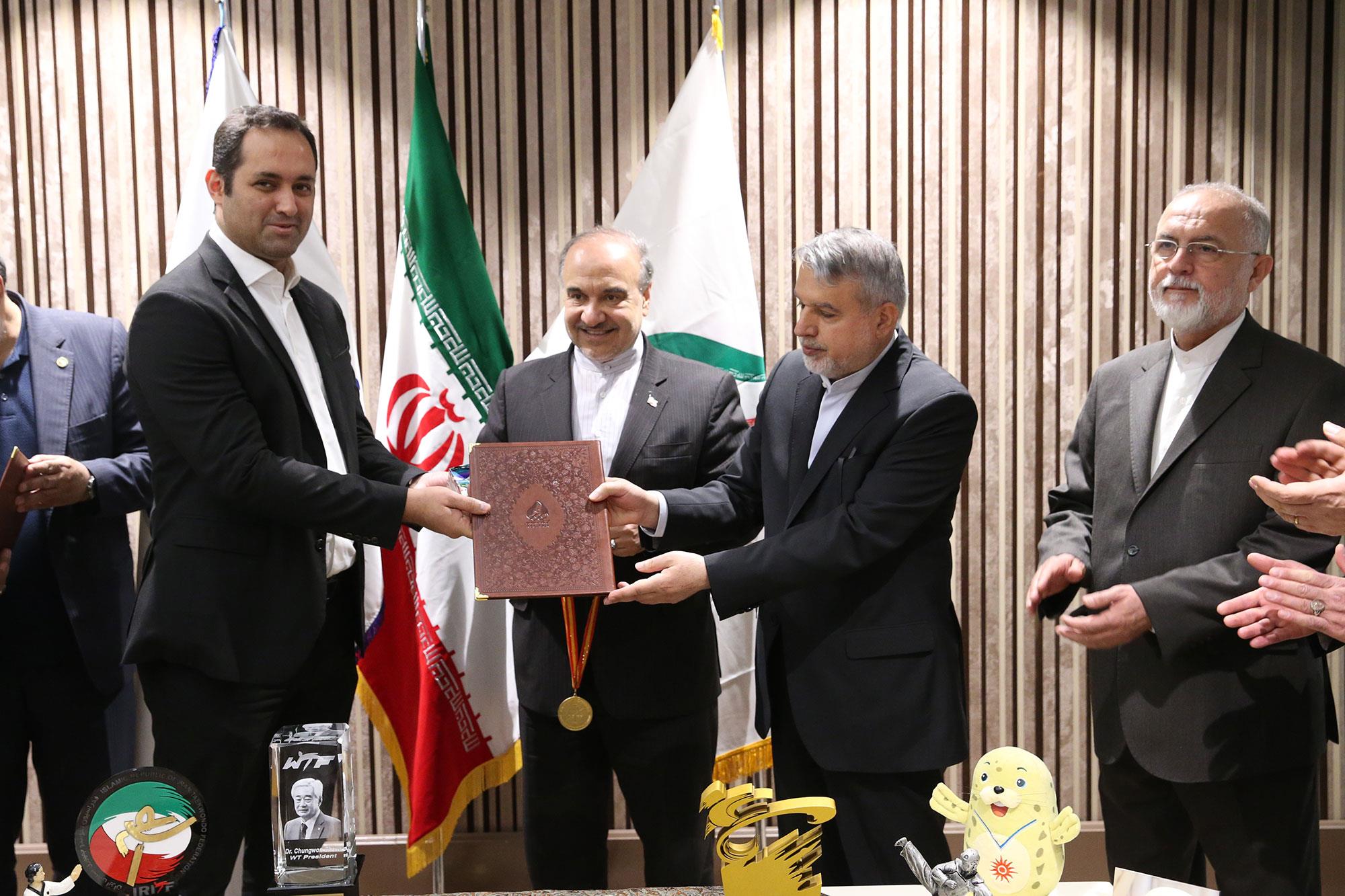 مراسم اهدا مدال و کاپ افتخارآفرینان ورزش کشور به موزه المپیک و پارالمپیک پارت اول