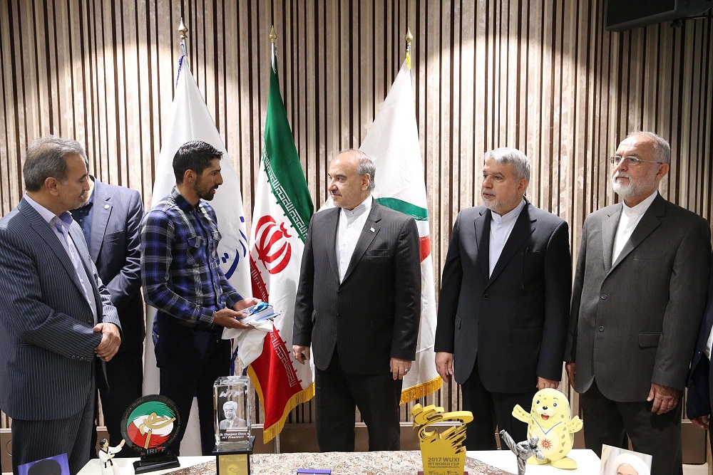 مراسم اهدا مدال و کاپ افتخارآفرینان ورزش کشور به موزه المپیک و پارالمپیک پارت اول