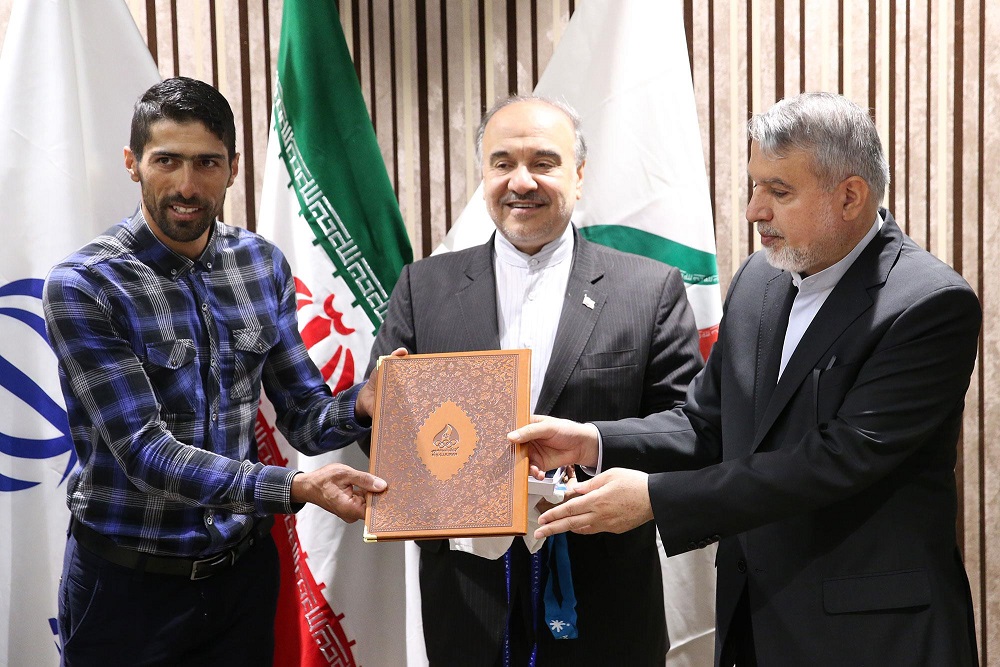 مراسم اهدا مدال و کاپ افتخارآفرینان ورزش کشور به موزه المپیک و پارالمپیک پارت اول