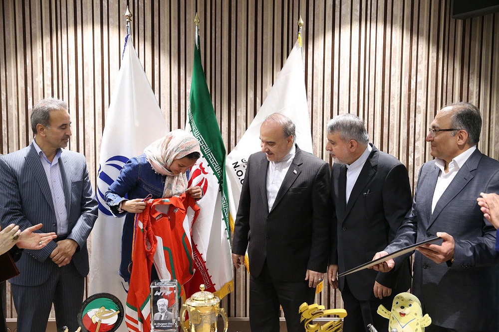 مراسم اهدا مدال و کاپ افتخارآفرینان ورزش کشور به موزه المپیک و پارالمپیک پارت اول