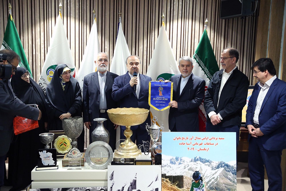 مراسم اهدا مدال و کاپ افتخارآفرینان ورزش کشور به موزه المپیک و پارالمپیک پارت دوم