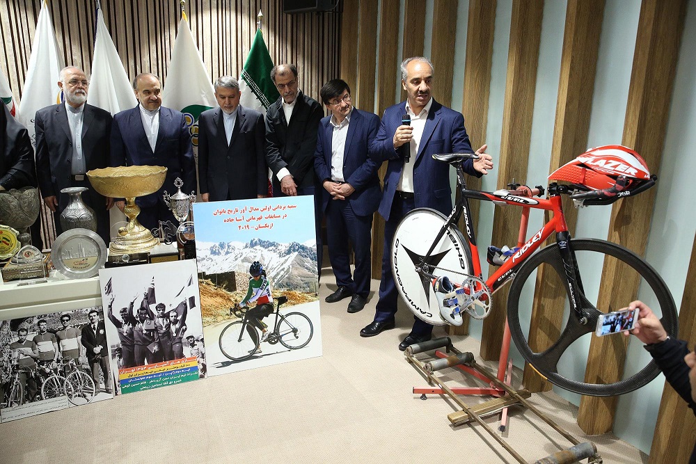 مراسم اهدا مدال و کاپ افتخارآفرینان ورزش کشور به موزه المپیک و پارالمپیک پارت دوم