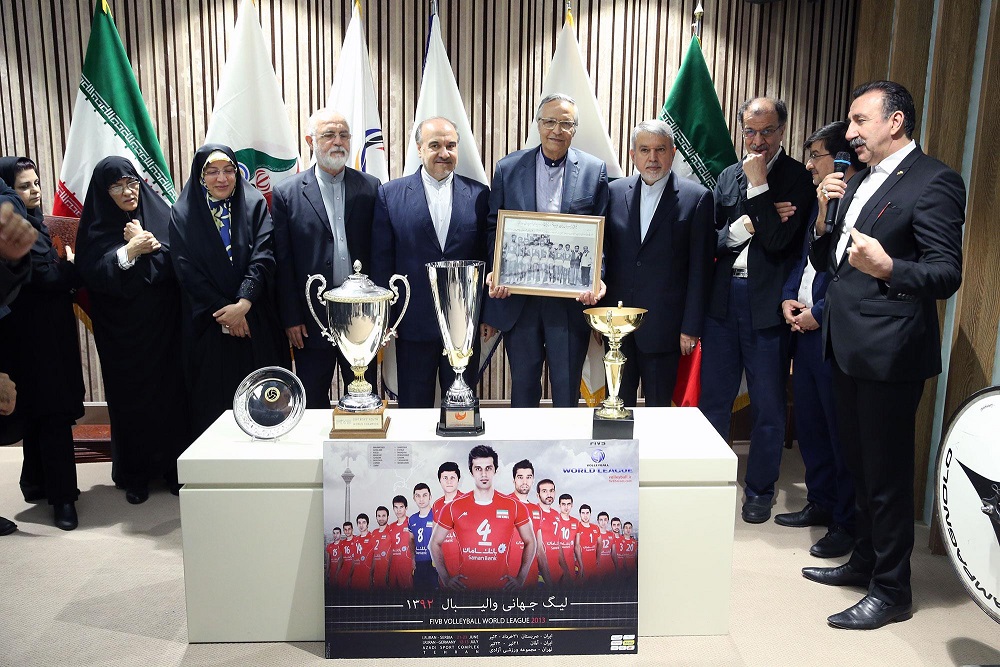 مراسم اهدا مدال و کاپ افتخارآفرینان ورزش کشور به موزه المپیک و پارالمپیک پارت دوم