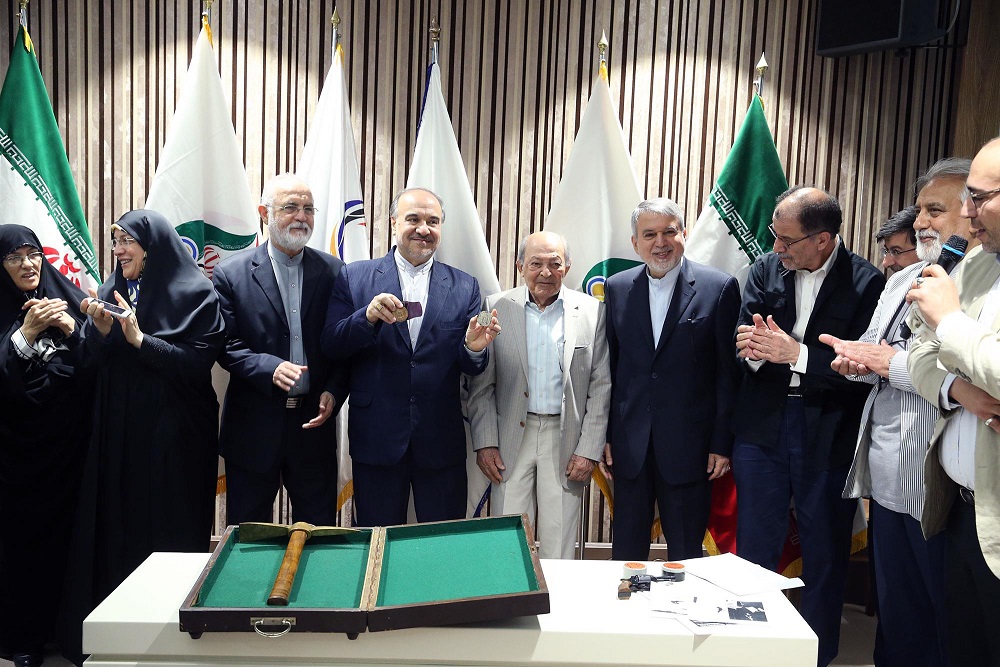 مراسم اهدا مدال و کاپ افتخارآفرینان ورزش کشور به موزه المپیک و پارالمپیک پارت دوم