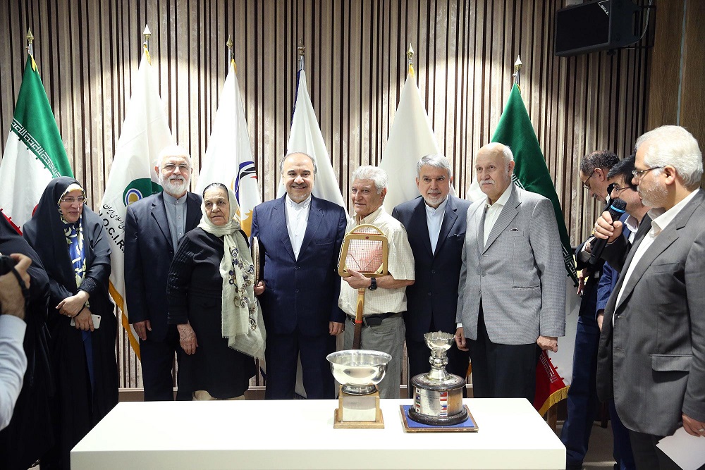 مراسم اهدا مدال و کاپ افتخارآفرینان ورزش کشور به موزه المپیک و پارالمپیک پارت دوم