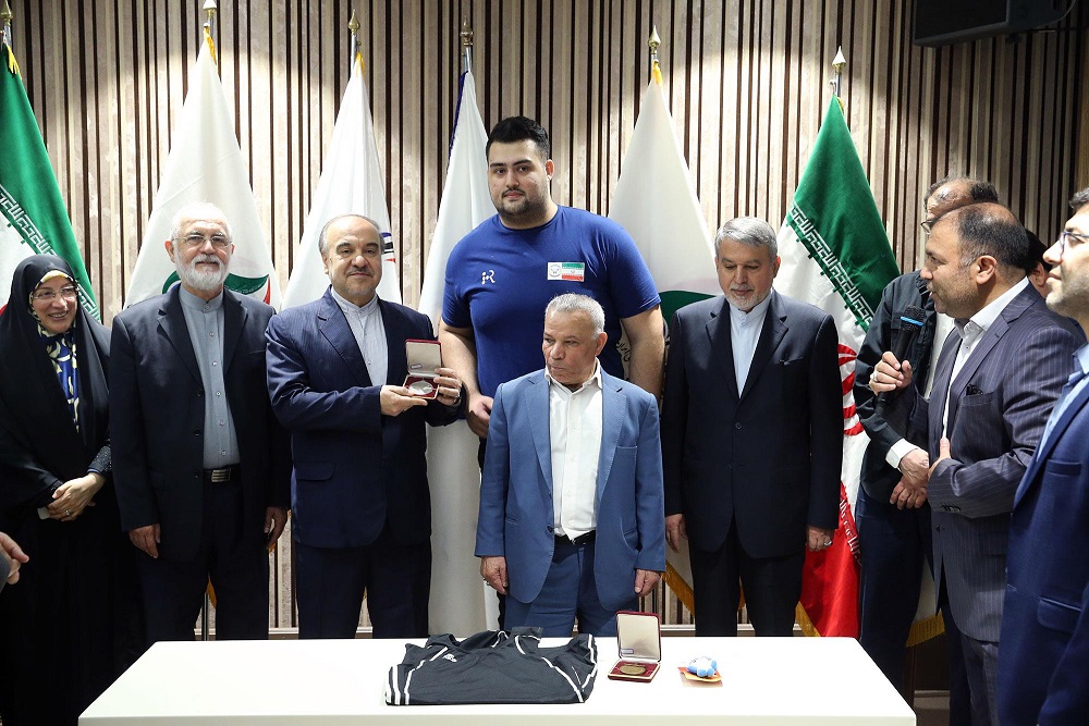 مراسم اهدا مدال و کاپ افتخارآفرینان ورزش کشور به موزه المپیک و پارالمپیک پارت دوم