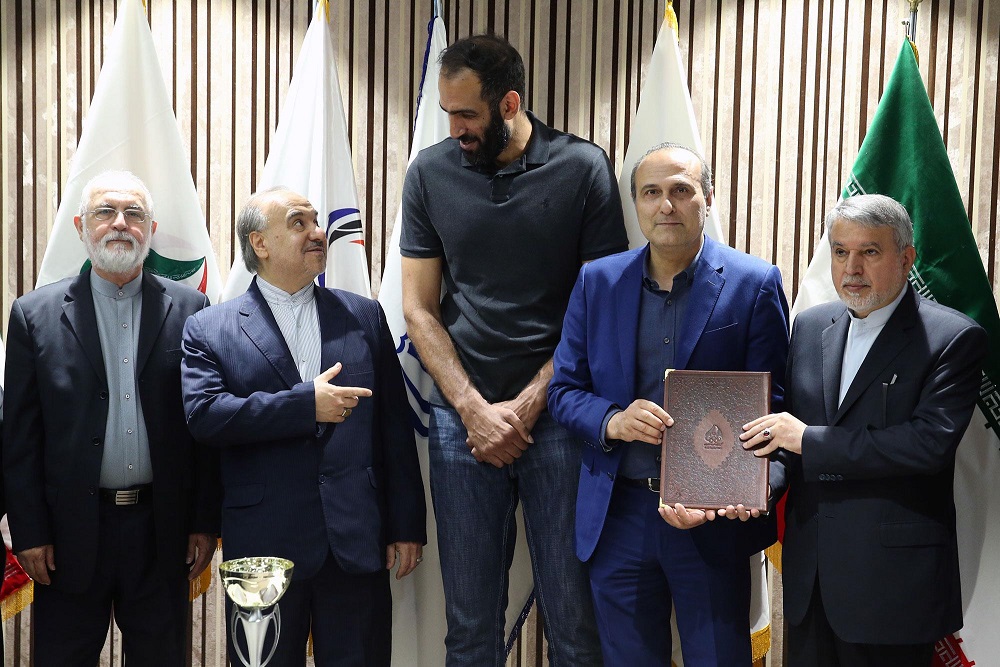 مراسم اهدا مدال و کاپ افتخارآفرینان ورزش کشور به موزه المپیک و پارالمپیک پارت دوم