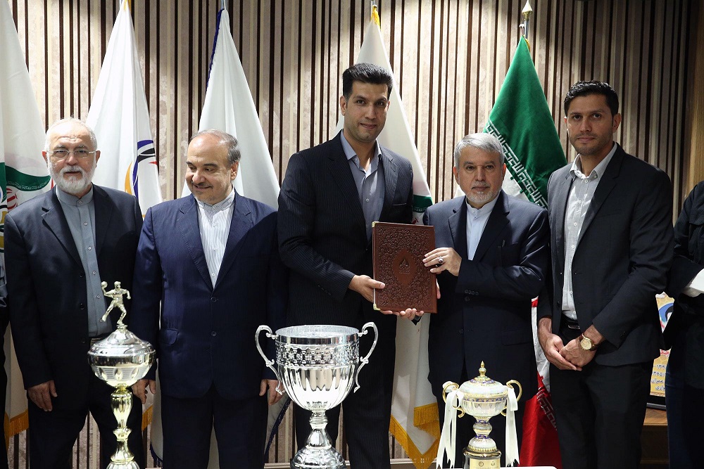 مراسم اهدا مدال و کاپ افتخارآفرینان ورزش کشور به موزه المپیک و پارالمپیک پارت دوم