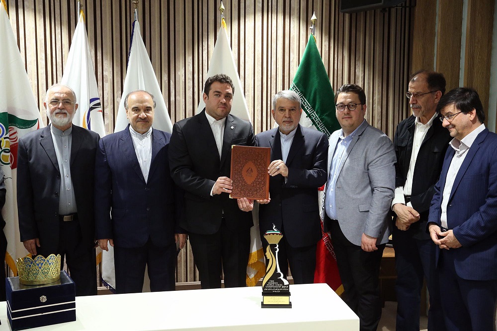 مراسم اهدا مدال و کاپ افتخارآفرینان ورزش کشور به موزه المپیک و پارالمپیک پارت دوم