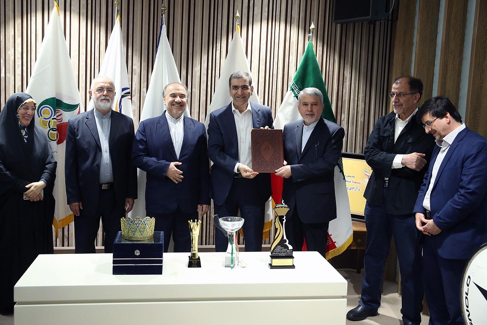 مراسم اهدا مدال و کاپ افتخارآفرینان ورزش کشور به موزه المپیک و پارالمپیک پارت دوم