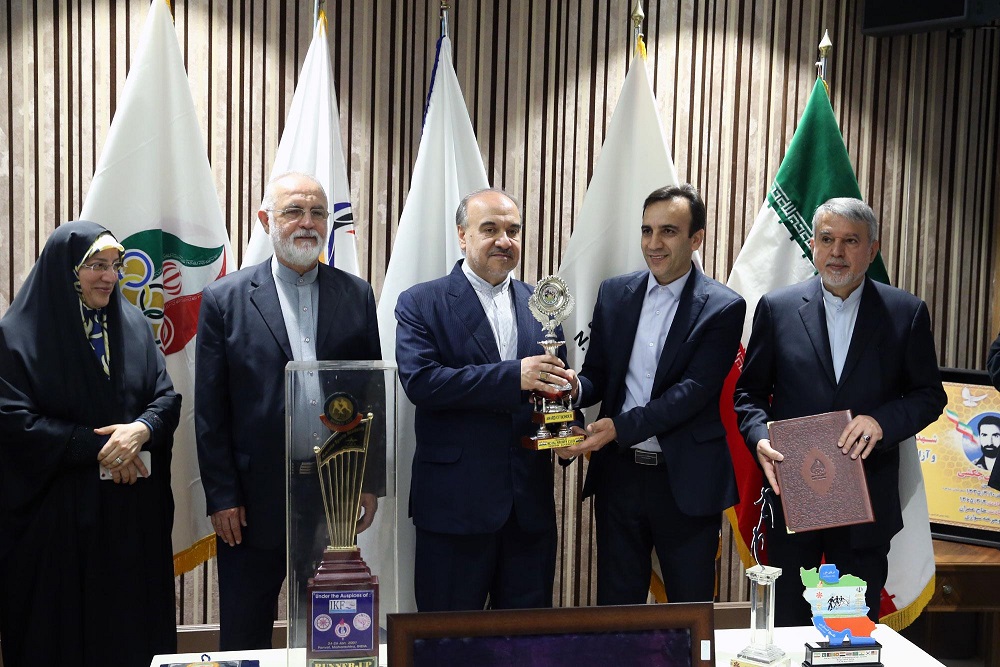 مراسم اهدا مدال و کاپ افتخارآفرینان ورزش کشور به موزه المپیک و پارالمپیک پارت دوم