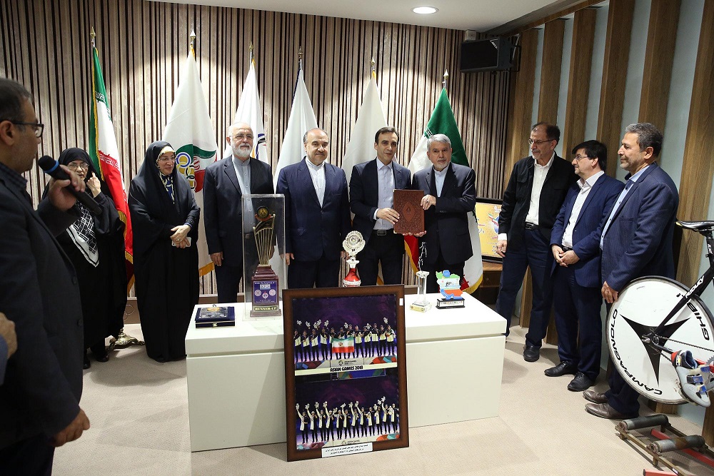 مراسم اهدا مدال و کاپ افتخارآفرینان ورزش کشور به موزه المپیک و پارالمپیک پارت دوم