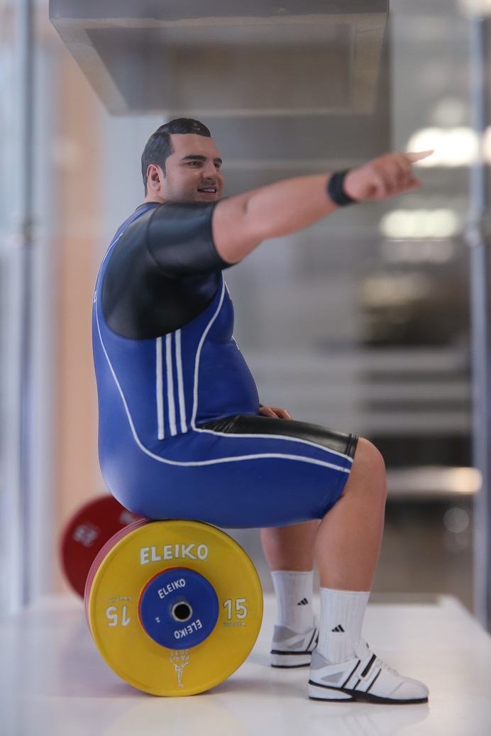 تندیس بهداد سلیمی کرد آسیابی