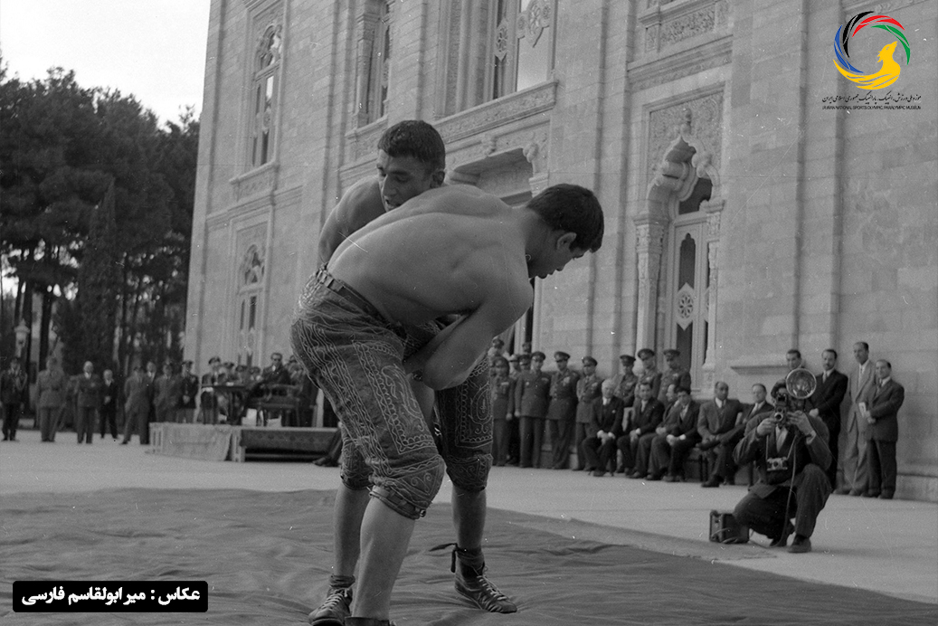 دیدار پایانی کشتی پهلوانی کشور در کاخ مرمر