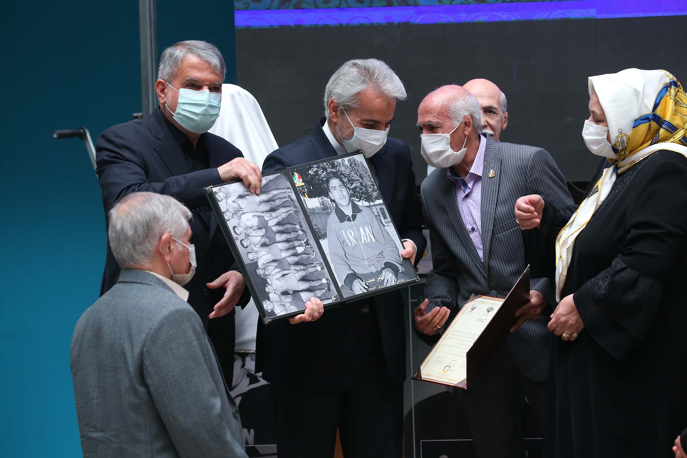 آئین رونمایی از تندیس پنج نفر از  مدال آوران تاریخ المپیک،پارالمپیک و شهدای ورزش کشور