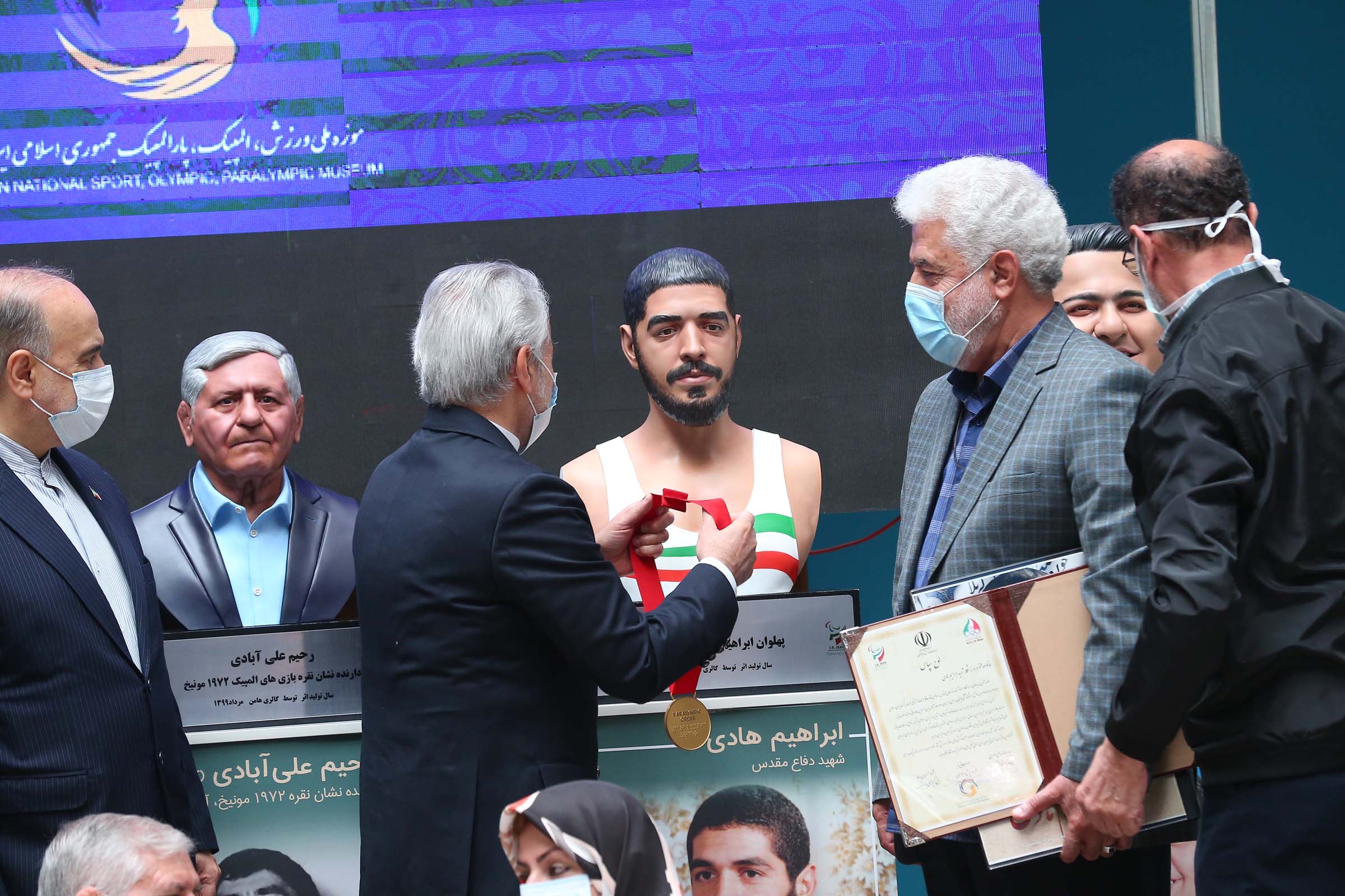 آئین رونمایی از تندیس پنج نفر از  مدال آوران تاریخ المپیک،پارالمپیک و شهدای ورزش کشور