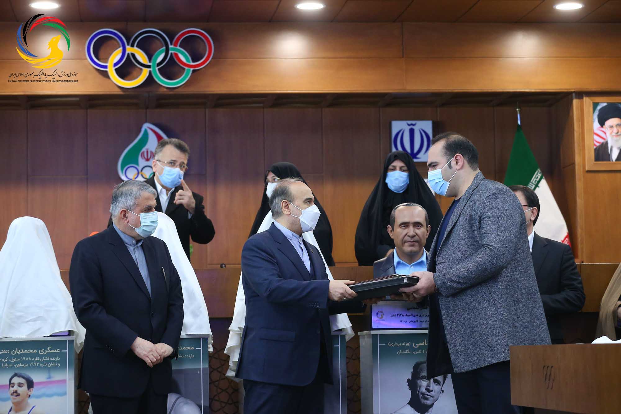 رونمایی از 5 تندیس قهرمانان ورزش کشور 9 دی 1399