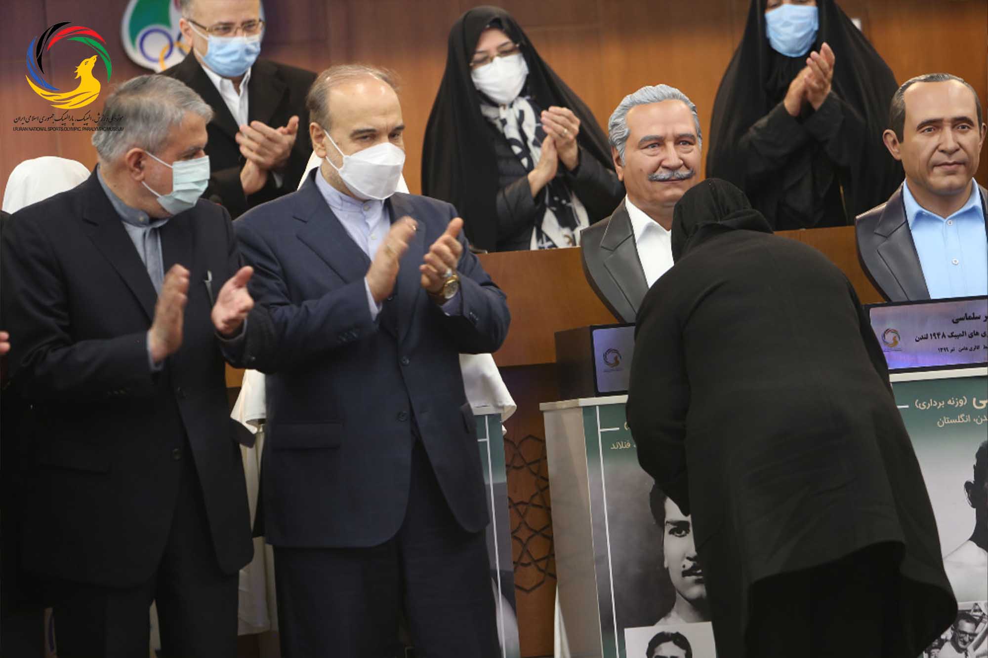 رونمایی از 5 تندیس قهرمانان ورزش کشور 9 دی 1399