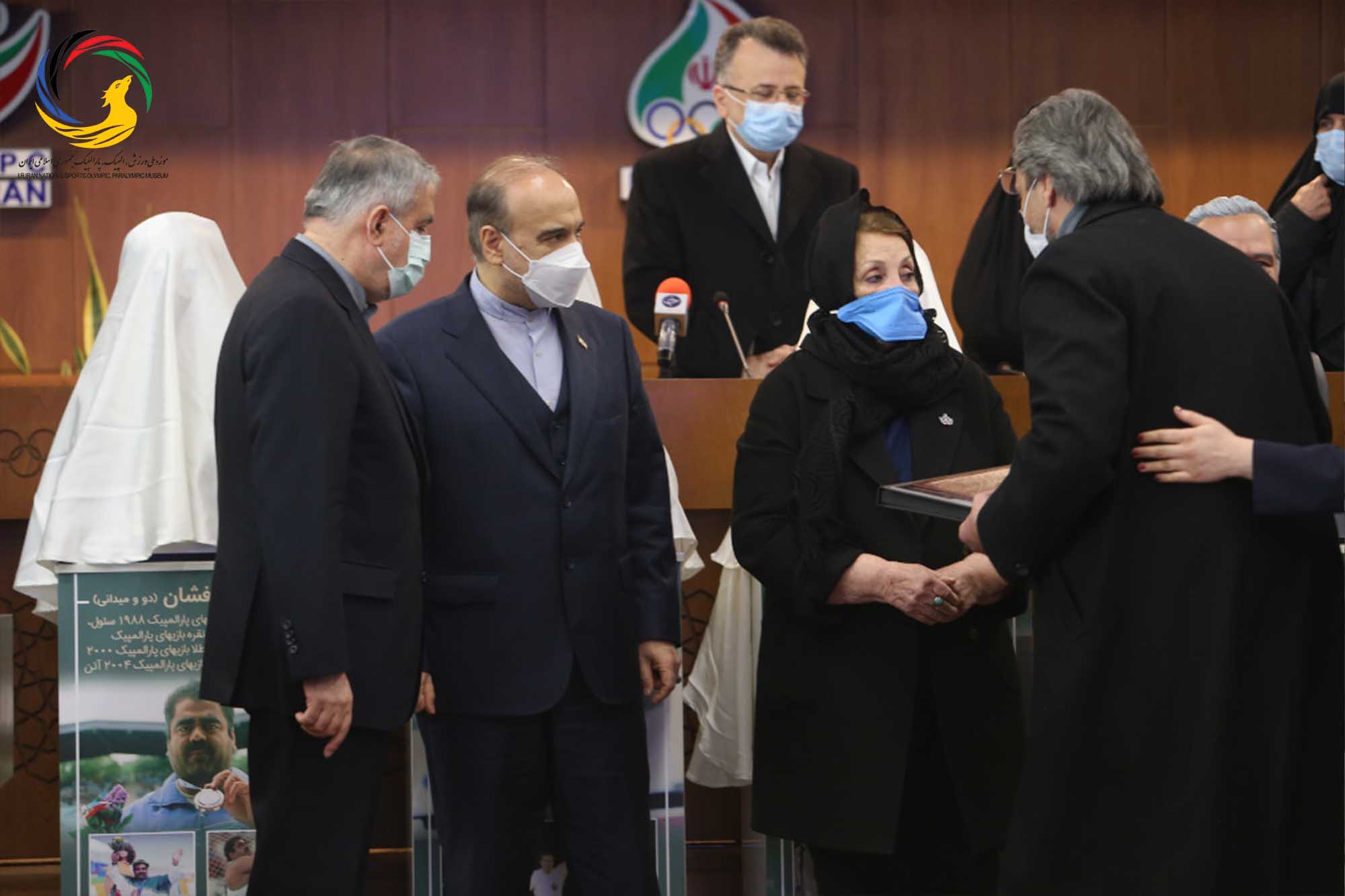 رونمایی از 5 تندیس قهرمانان ورزش کشور 9 دی 1399