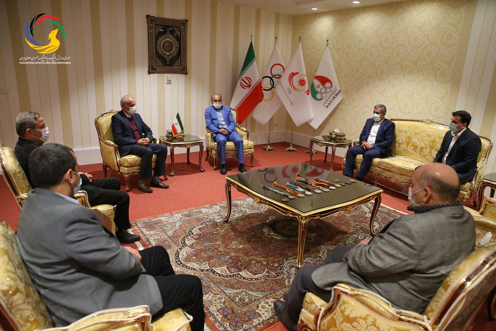 اولین اهدایی مدال نقره المپیک بارسلون به موزه ملی ورزش توسط عسکری محمدیان