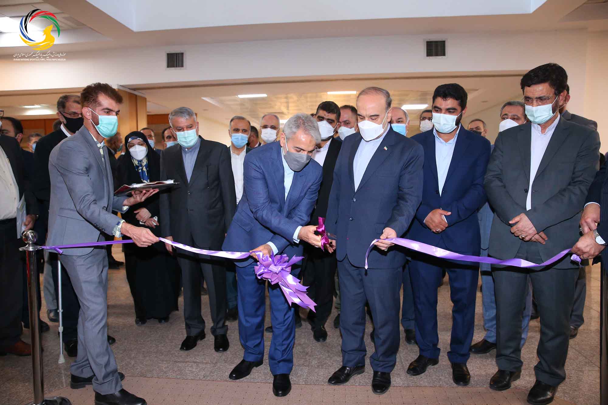 آئین رونمایی از سردیس ده نفر از قهرمانان تاریخ المپیک و پارالمپیک