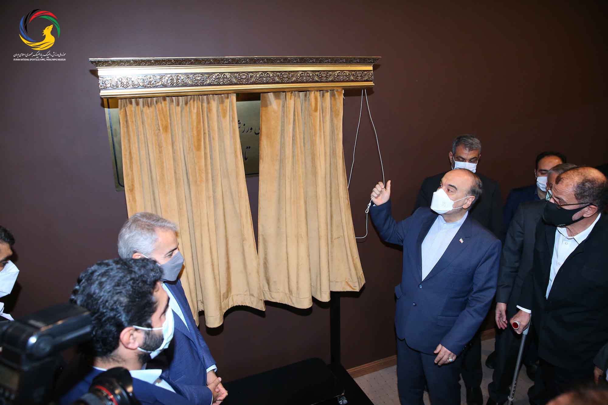 آئین رونمایی از سردیس ده نفر از قهرمانان تاریخ المپیک و پارالمپیک