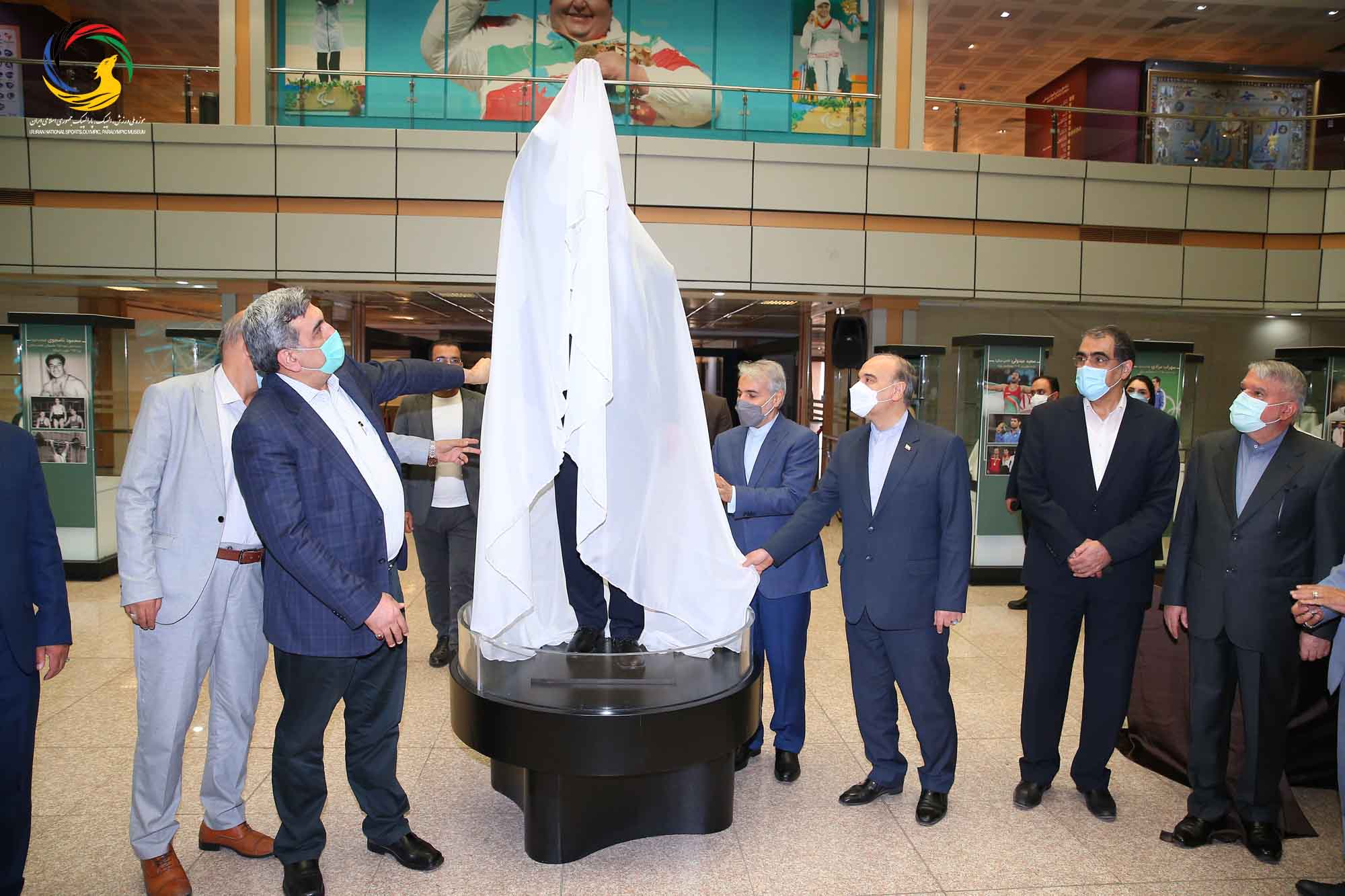 آئین رونمایی از سردیس ده نفر از قهرمانان تاریخ المپیک و پارالمپیک