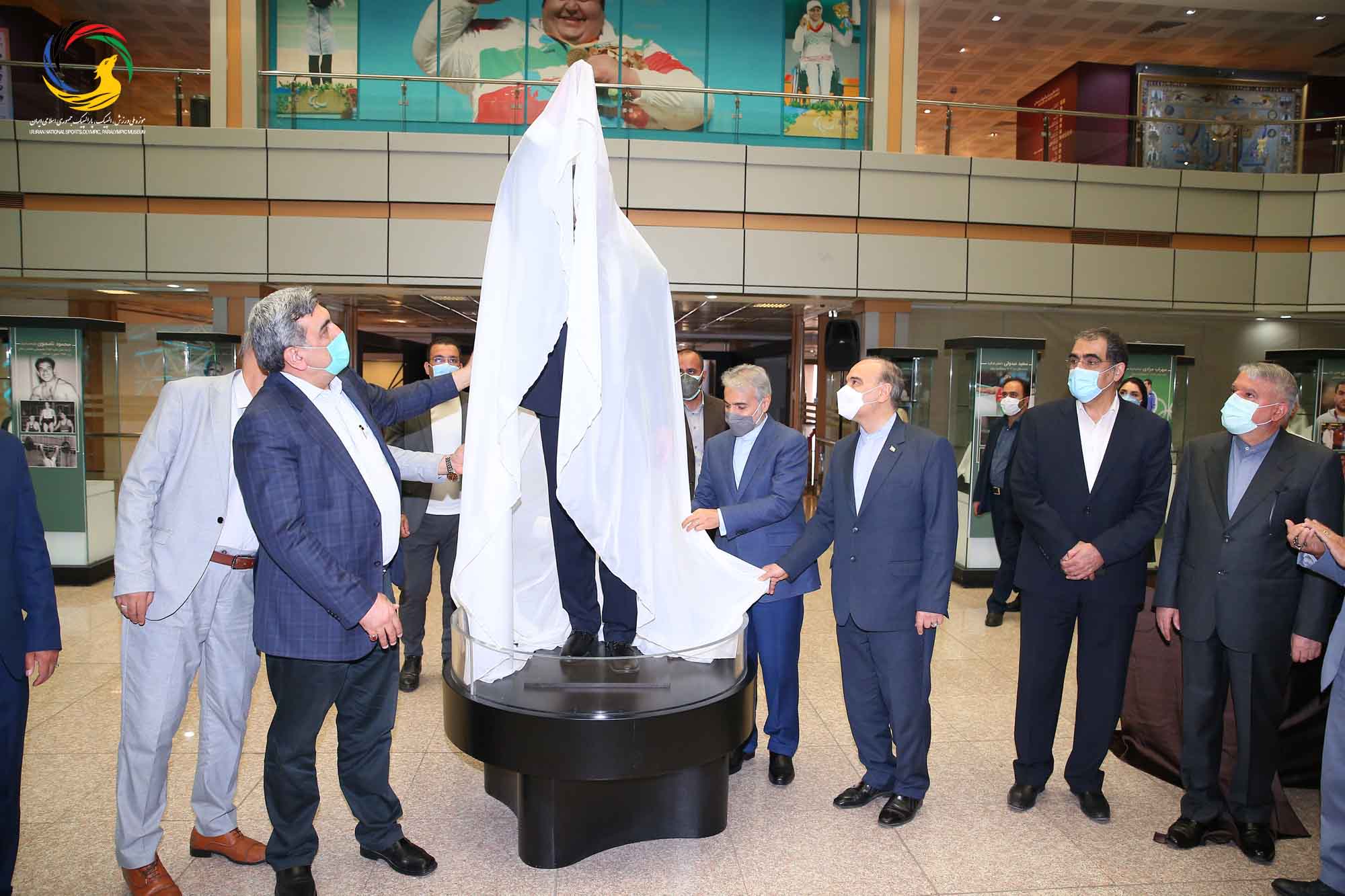 آئین رونمایی از سردیس ده نفر از قهرمانان تاریخ المپیک و پارالمپیک
