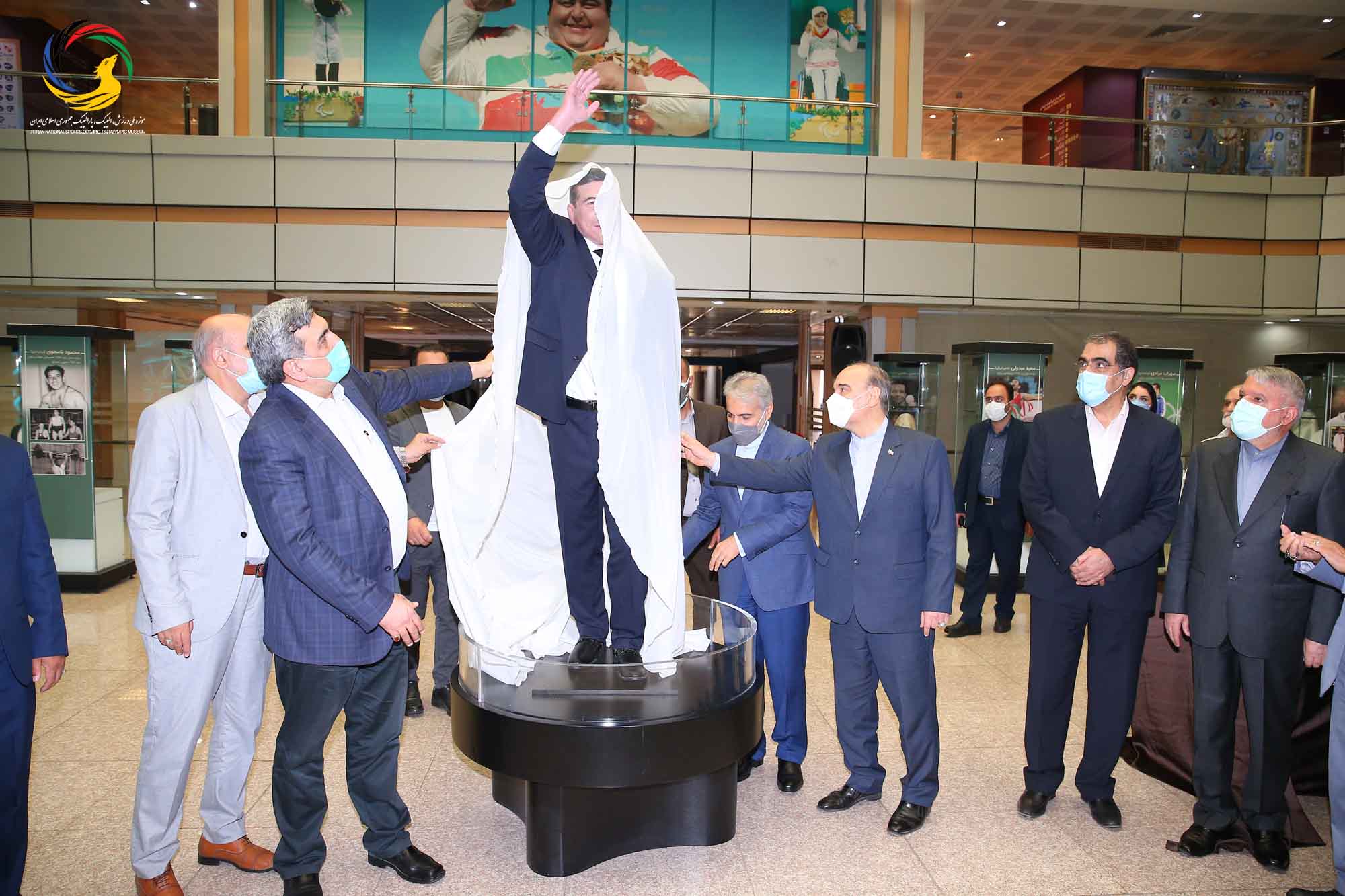 آئین رونمایی از سردیس ده نفر از قهرمانان تاریخ المپیک و پارالمپیک