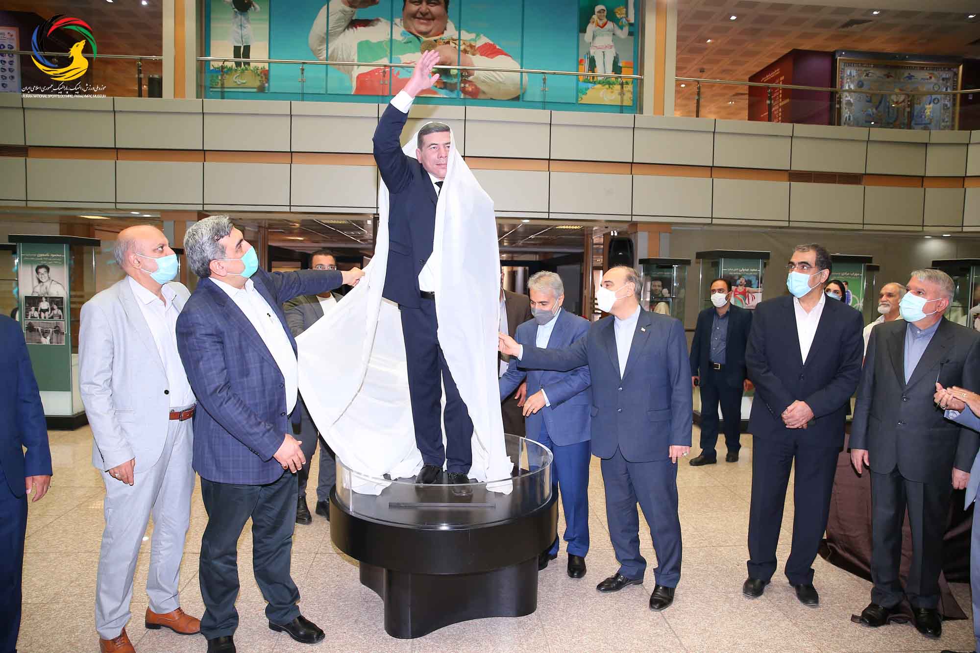 آئین رونمایی از سردیس ده نفر از قهرمانان تاریخ المپیک و پارالمپیک