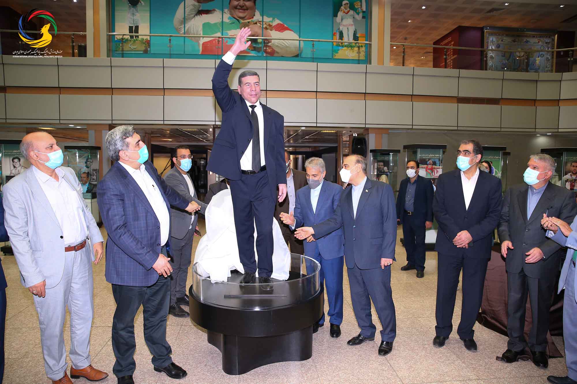 آئین رونمایی از سردیس ده نفر از قهرمانان تاریخ المپیک و پارالمپیک