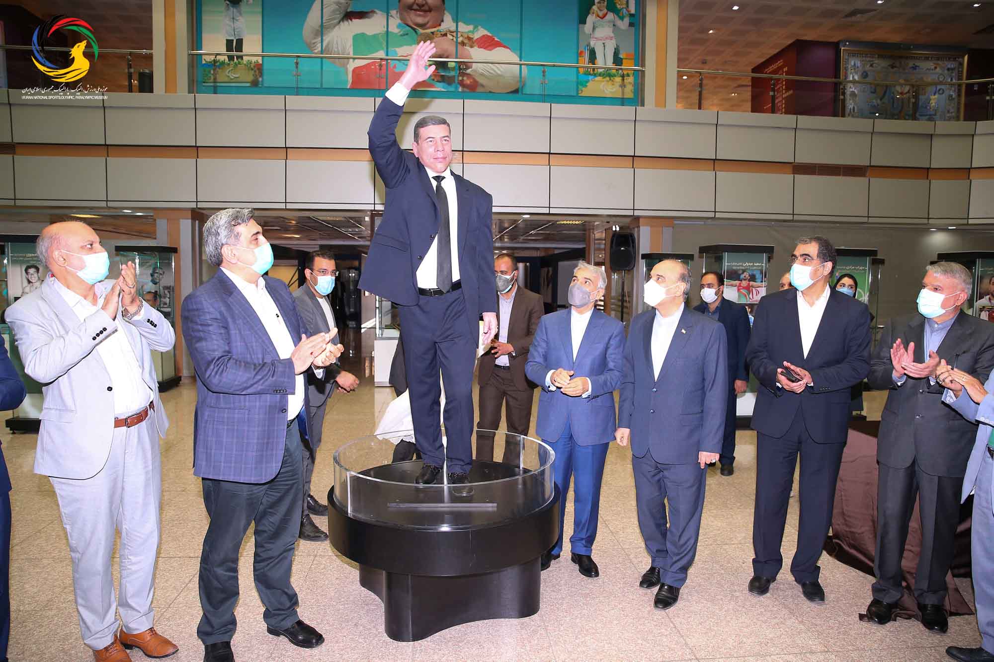 آئین رونمایی از سردیس ده نفر از قهرمانان تاریخ المپیک و پارالمپیک