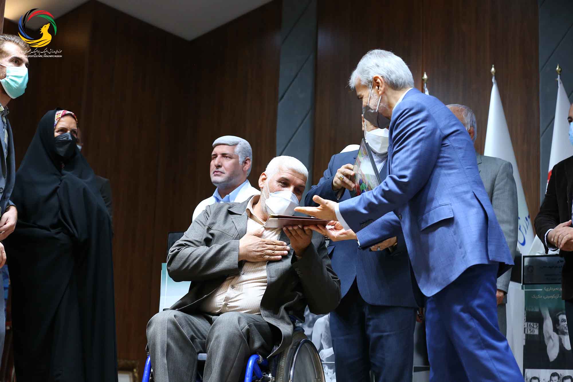 آئین رونمایی از سردیس ده نفر از قهرمانان تاریخ المپیک و پارالمپیک