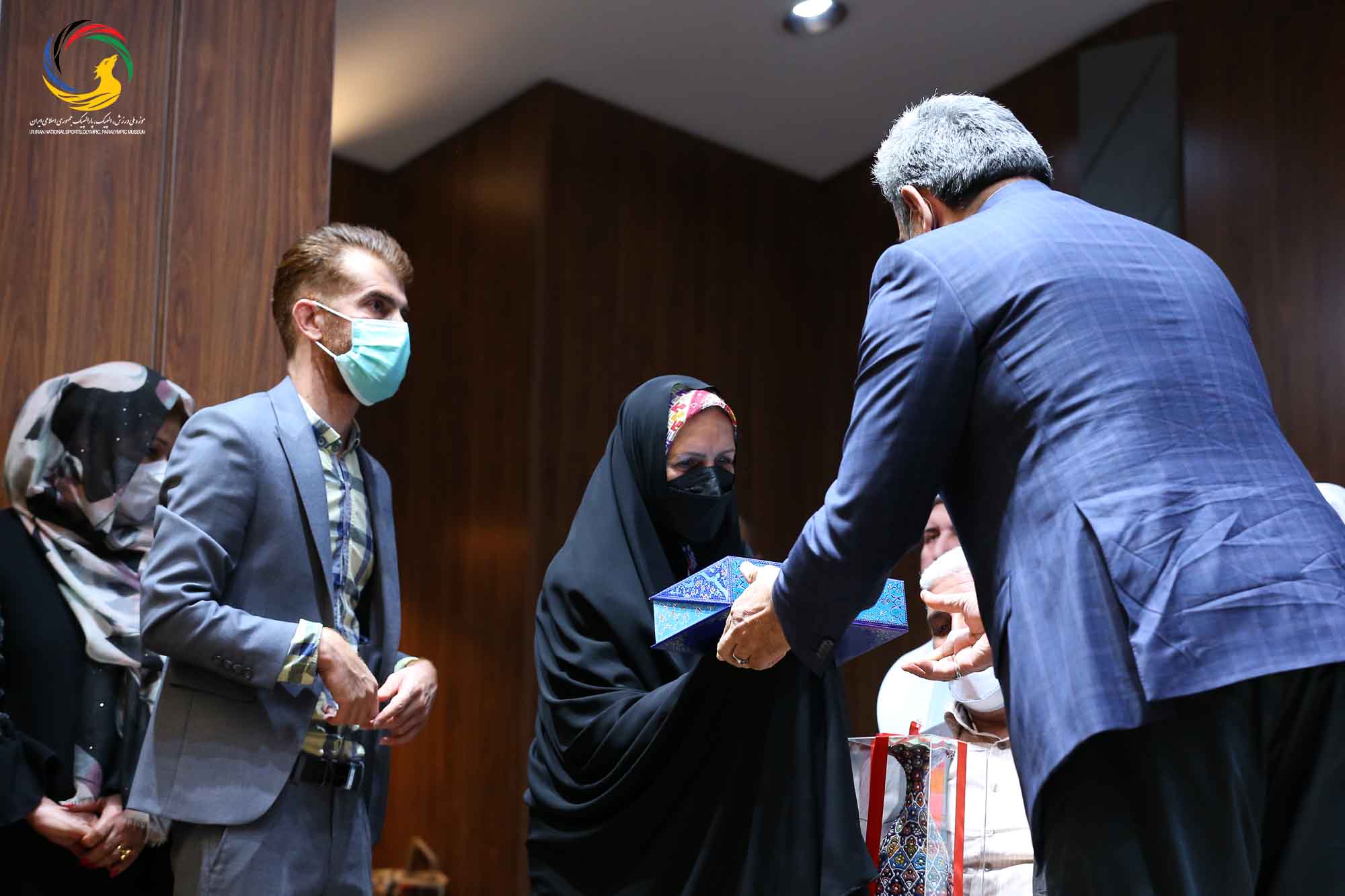 آئین رونمایی از سردیس ده نفر از قهرمانان تاریخ المپیک و پارالمپیک