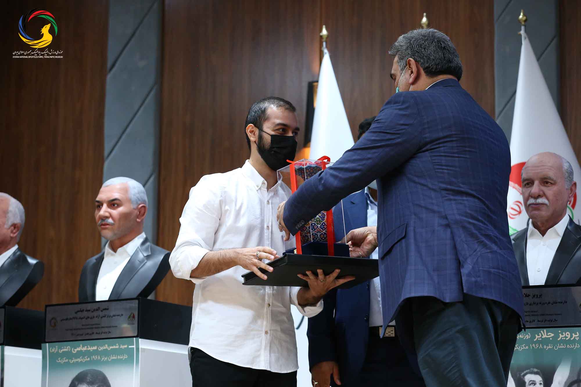 آئین رونمایی از سردیس ده نفر از قهرمانان تاریخ المپیک و پارالمپیک