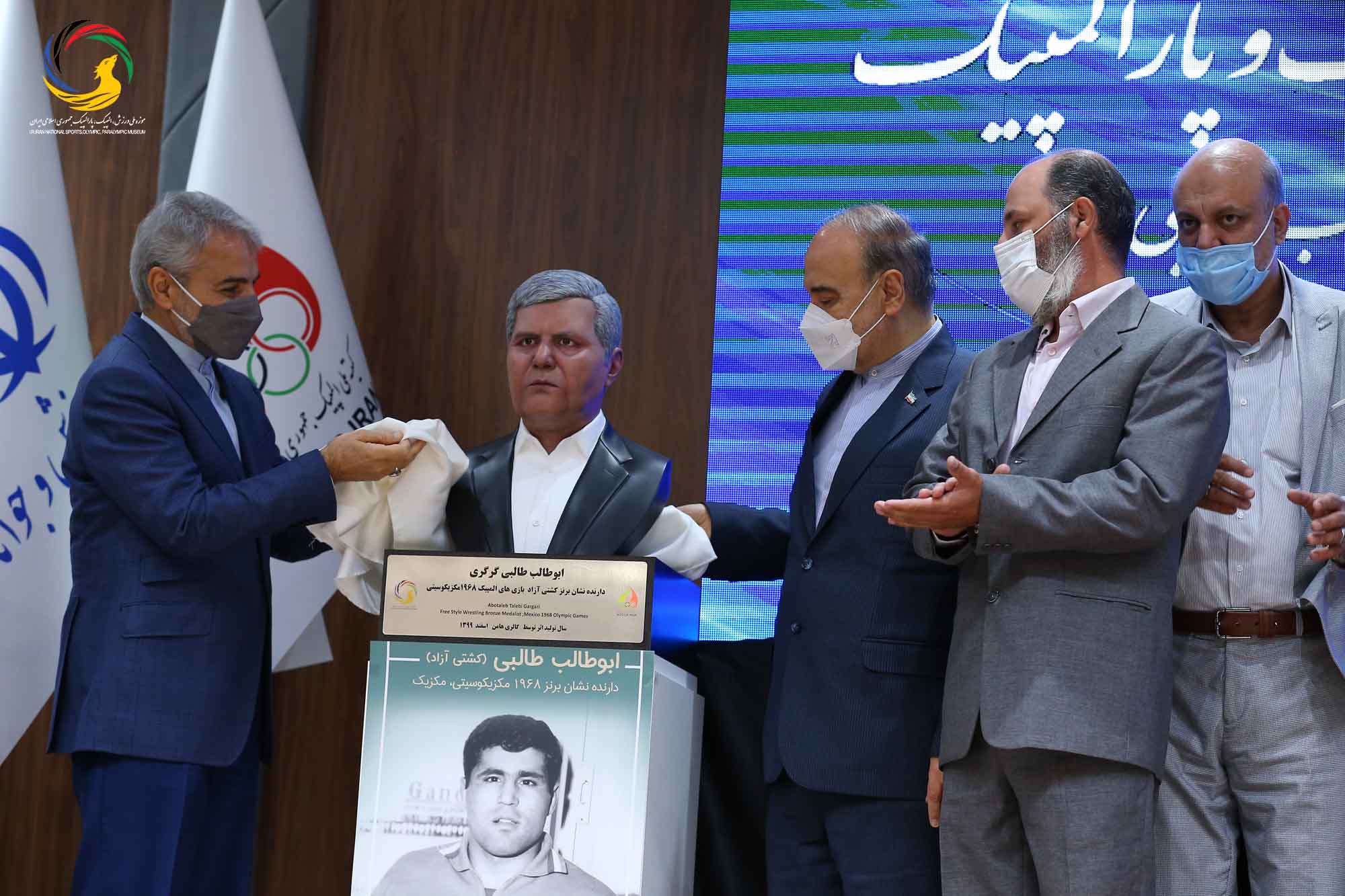 آئین رونمایی از سردیس ده نفر از قهرمانان تاریخ المپیک و پارالمپیک