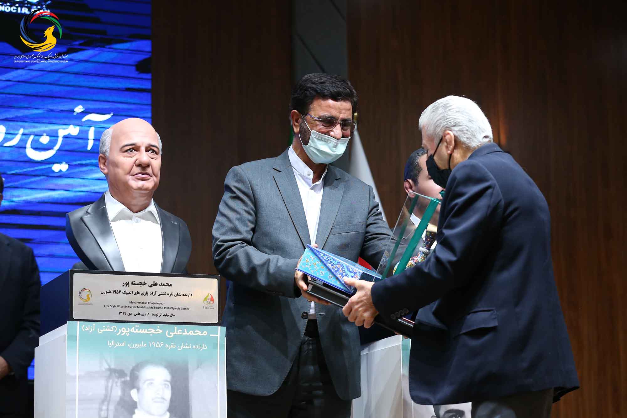 آئین رونمایی از سردیس ده نفر از قهرمانان تاریخ المپیک و پارالمپیک