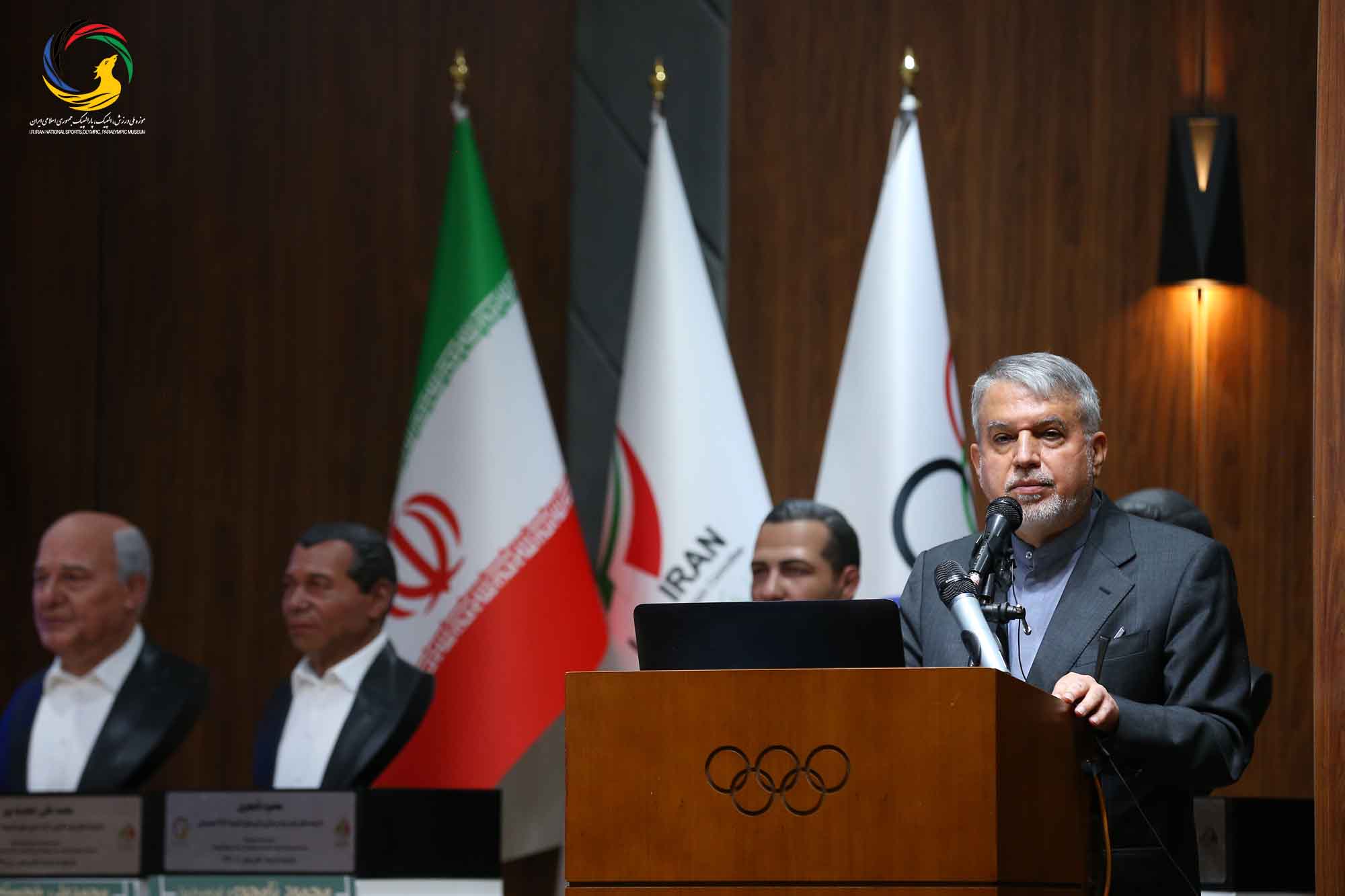 آئین رونمایی از سردیس ده نفر از قهرمانان تاریخ المپیک و پارالمپیک