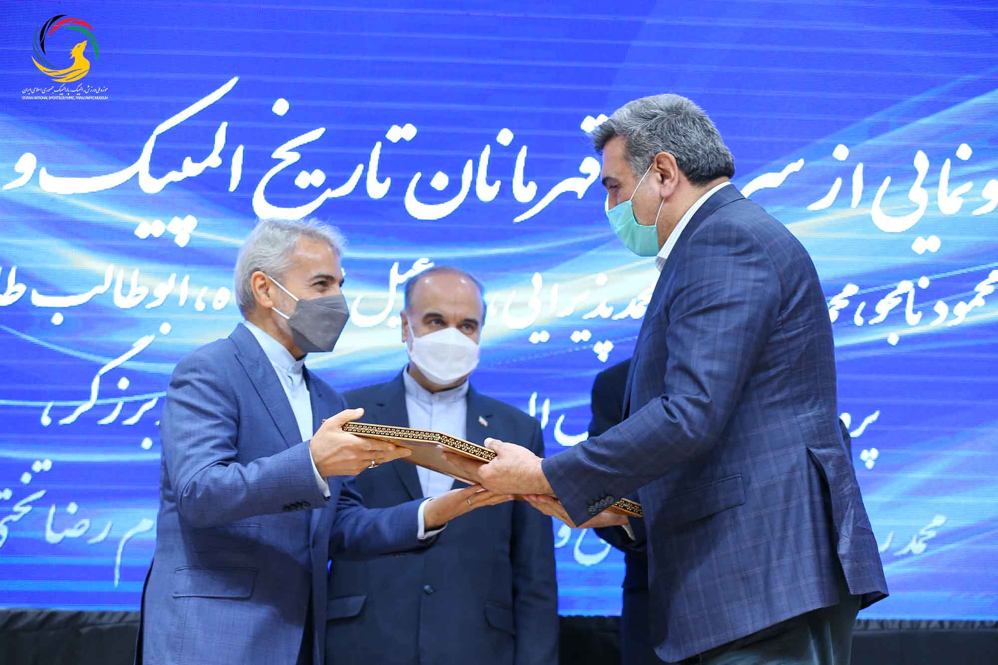 آئین رونمایی از سردیس ده نفر از قهرمانان تاریخ المپیک و پارالمپیک