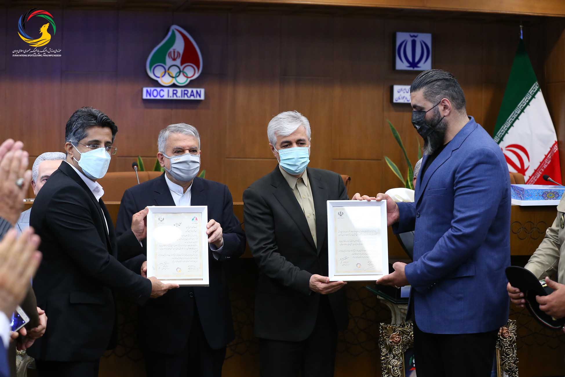 مراسم رونمایی از سردیس نام آوران بوکس کشور