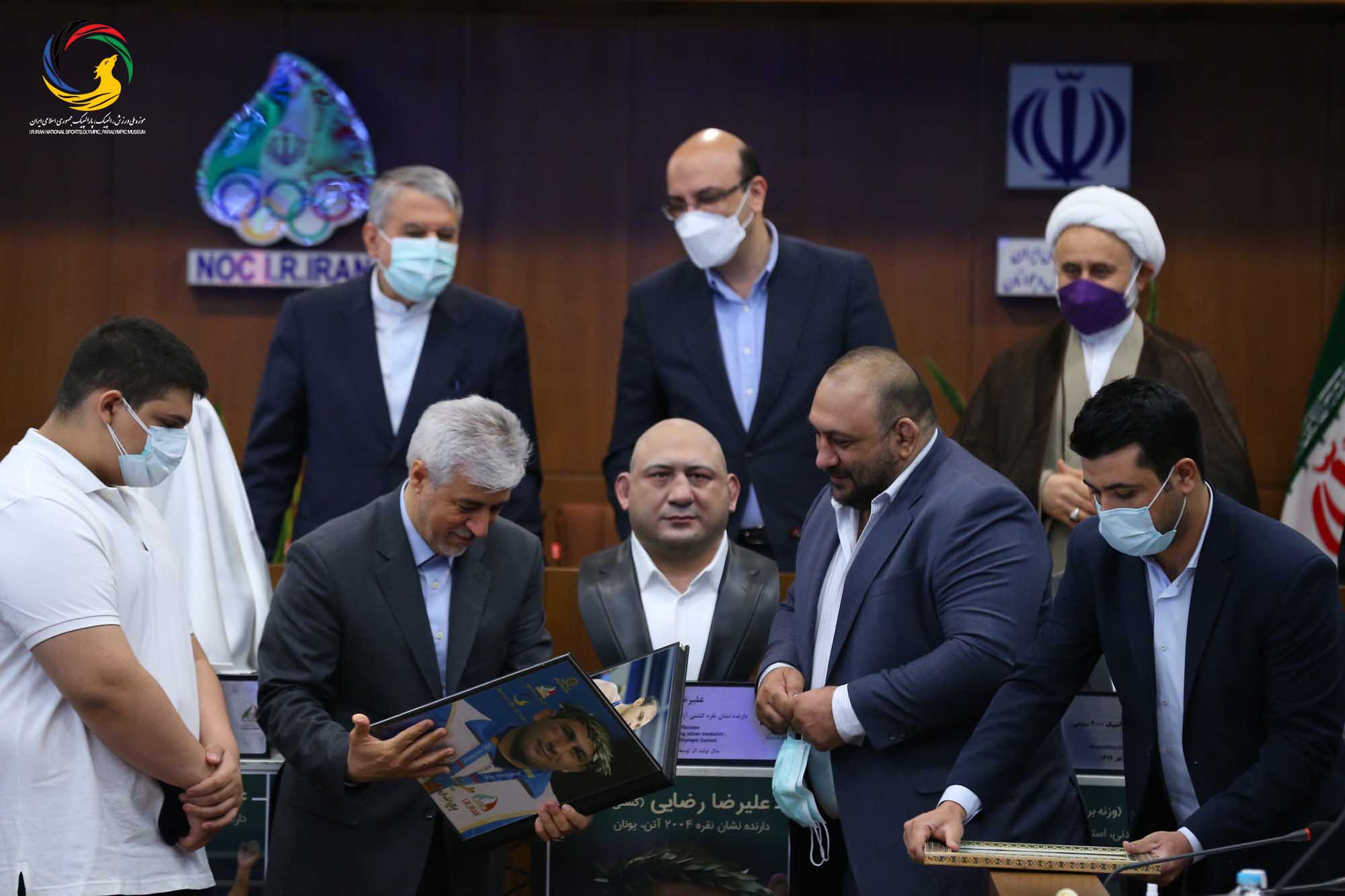 مراسم رونمایی از سردیس پنج تن از قهرمانان ورزش کشور