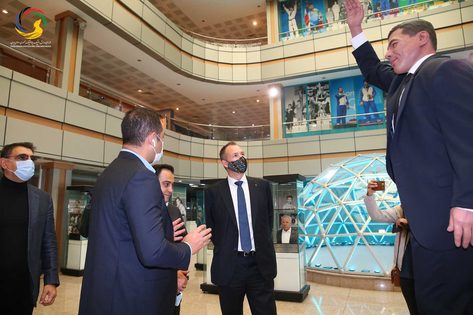 بازدید رئیس کمیته ملی المپیک مجارستان با هیئت همراه از موزه ملی ورزش، المپیک، پارالمپیک
