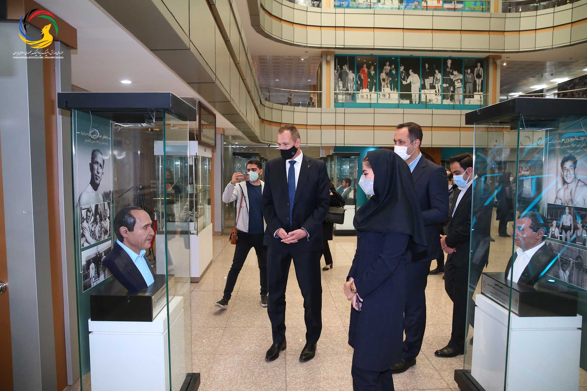 بازدید رئیس کمیته ملی المپیک مجارستان با هیئت همراه از موزه ملی ورزش، المپیک، پارالمپیک