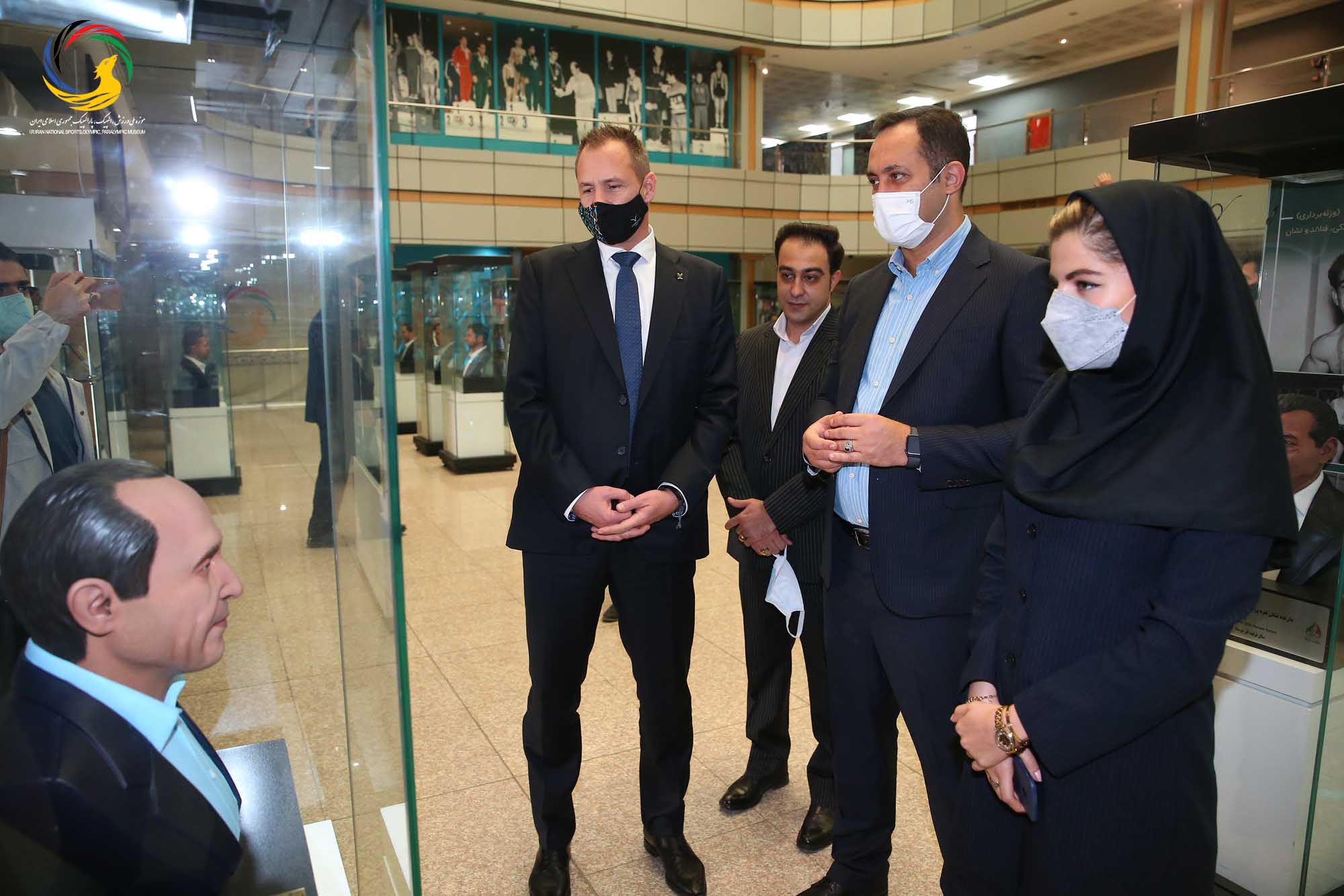بازدید رئیس کمیته ملی المپیک مجارستان با هیئت همراه از موزه ملی ورزش، المپیک، پارالمپیک