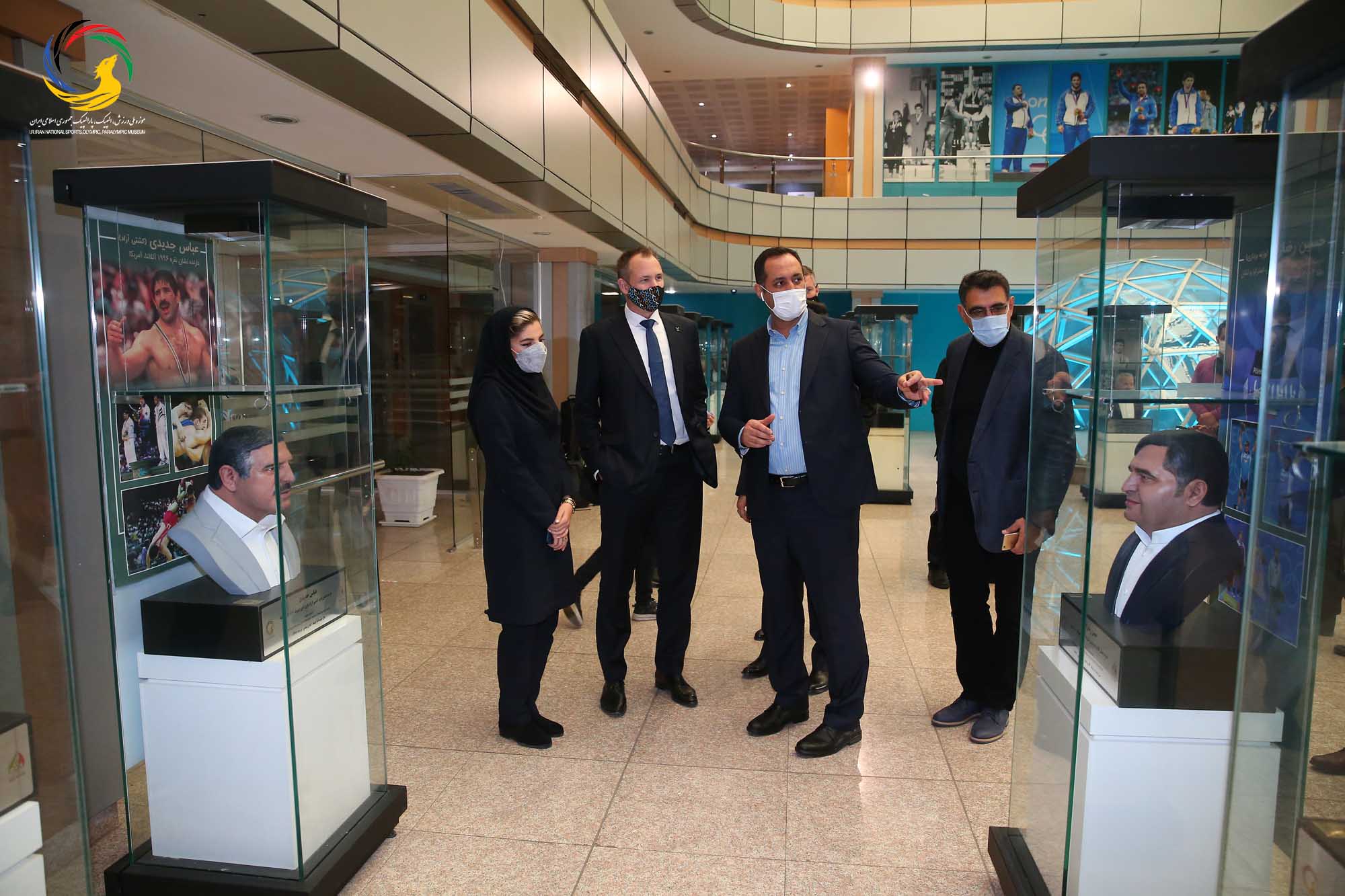 بازدید رئیس کمیته ملی المپیک مجارستان با هیئت همراه از موزه ملی ورزش، المپیک، پارالمپیک