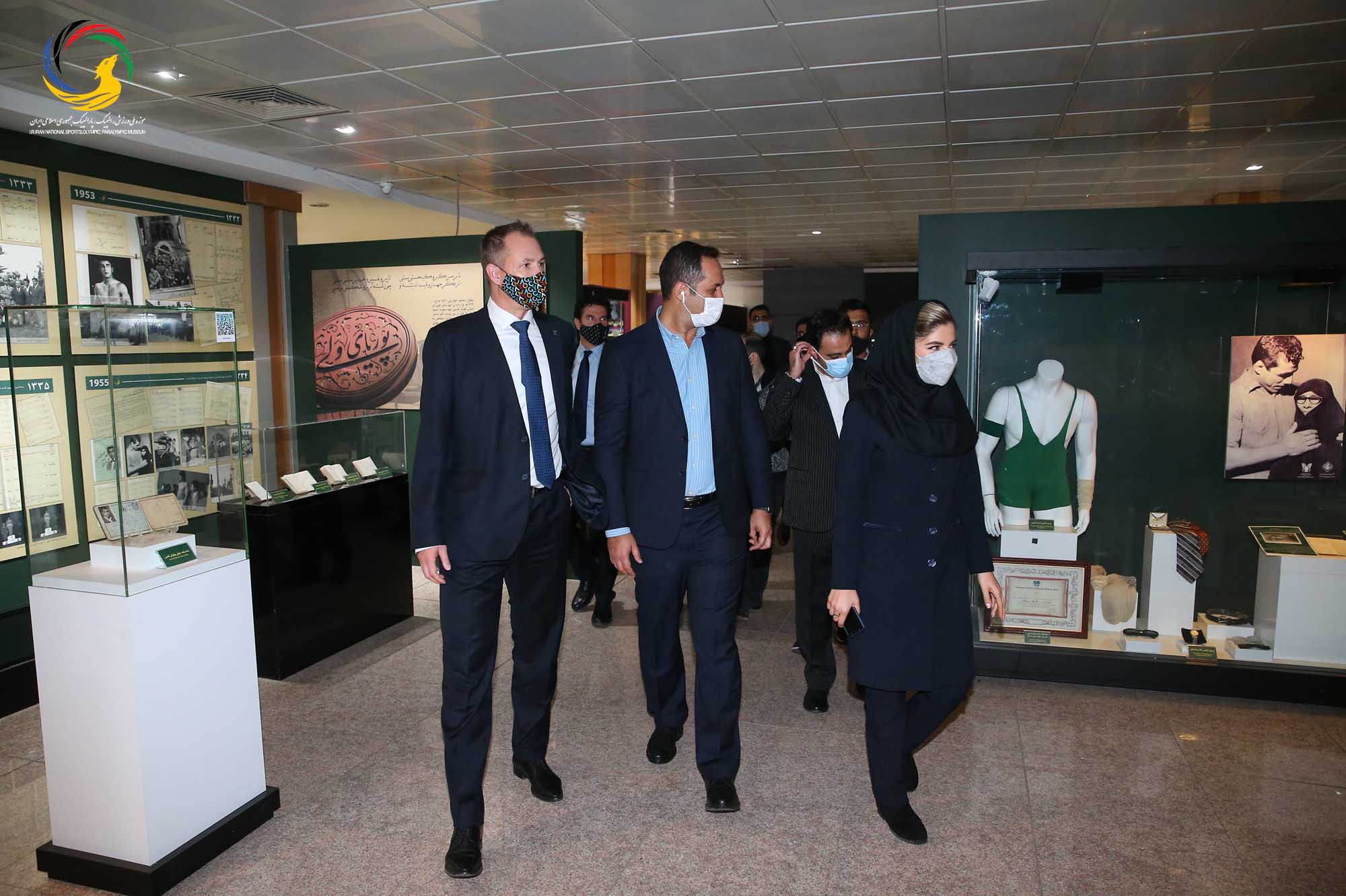 بازدید رئیس کمیته ملی المپیک مجارستان با هیئت همراه از موزه ملی ورزش، المپیک، پارالمپیک